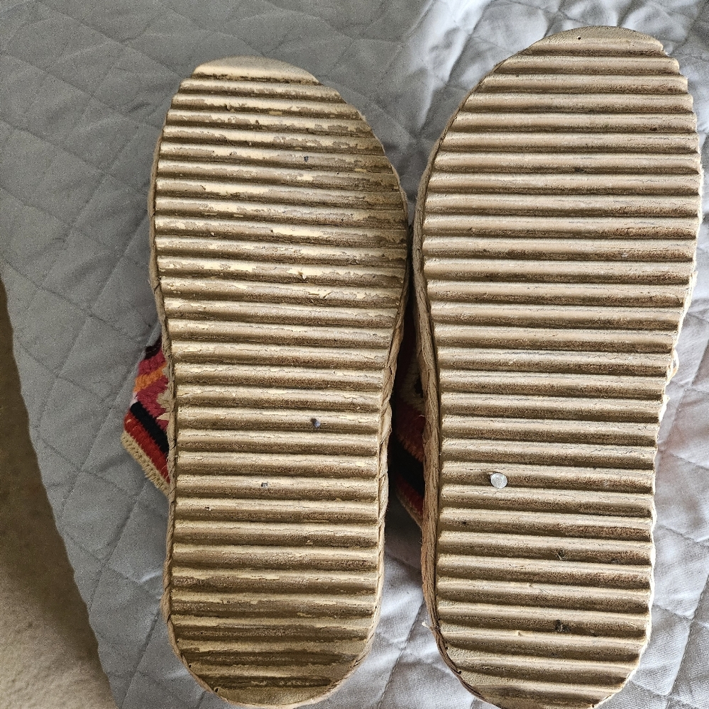 Steve Madden Multicolor Woven Platform Sandals - Picture 4 of 4